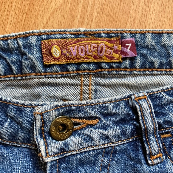 Volcom denim jean shorts, size 7 - Picture 3 of 7